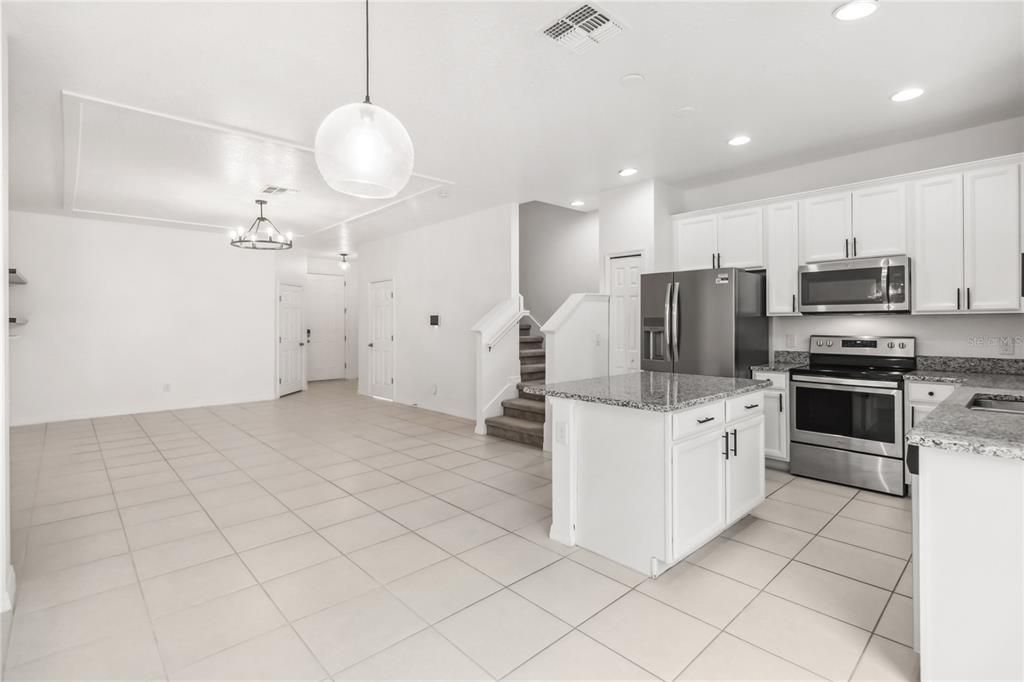 Под контрактом: $305,000 (3 спален, 2 ванн, 1571 Квадратных фут)