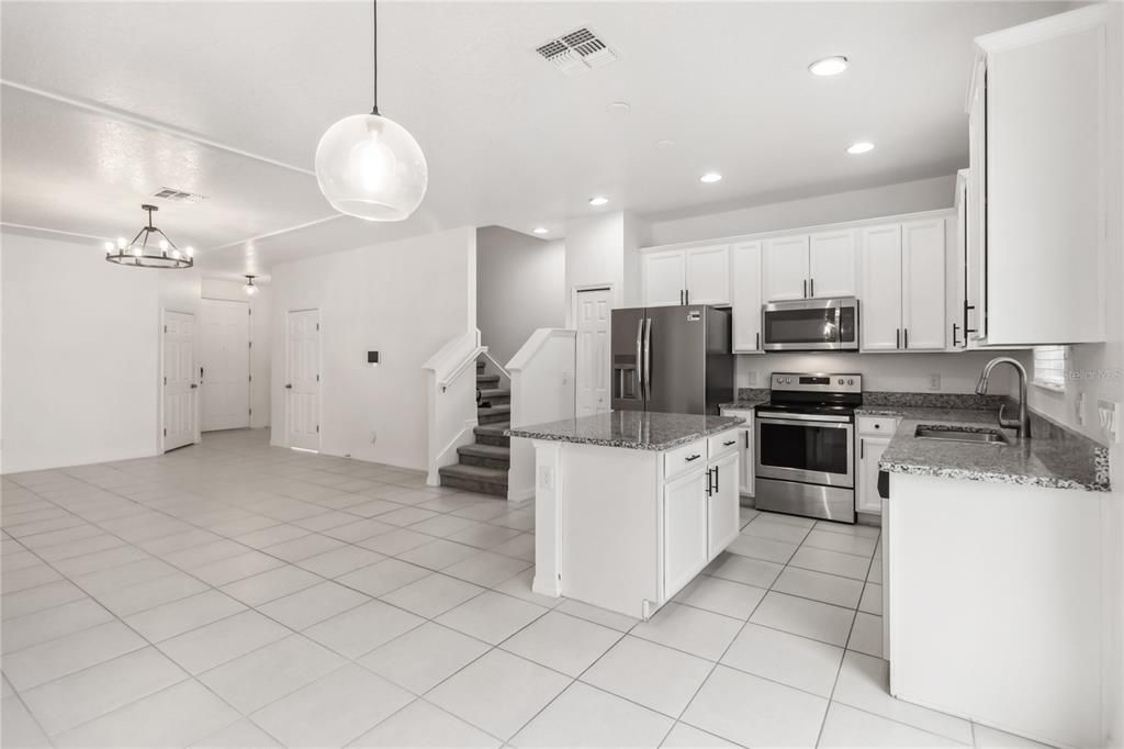 Под контрактом: $305,000 (3 спален, 2 ванн, 1571 Квадратных фут)