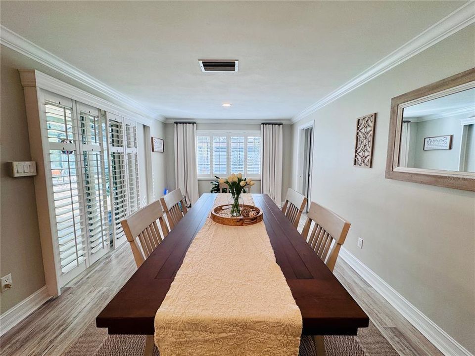 合同活跃: $550,000 (2 贝兹, 2 浴室, 1471 平方英尺)