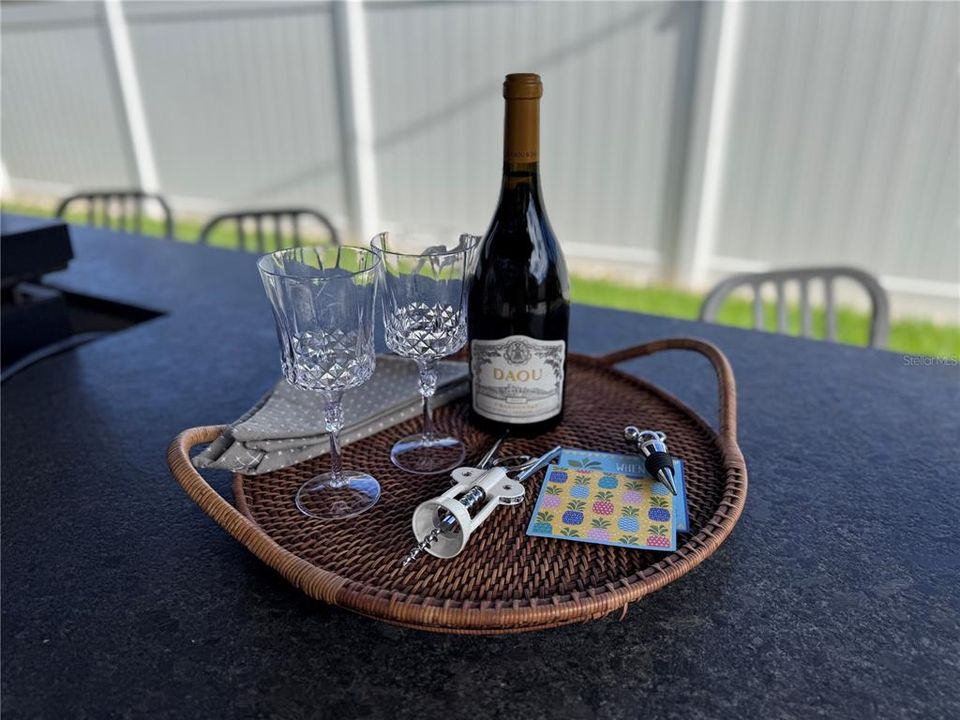 合同活跃: $550,000 (2 贝兹, 2 浴室, 1471 平方英尺)