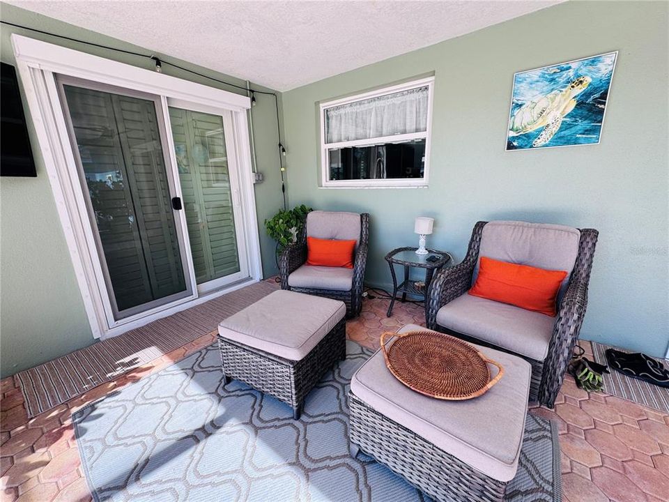 合同活跃: $550,000 (2 贝兹, 2 浴室, 1471 平方英尺)