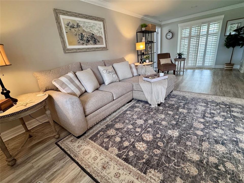 合同活跃: $550,000 (2 贝兹, 2 浴室, 1471 平方英尺)