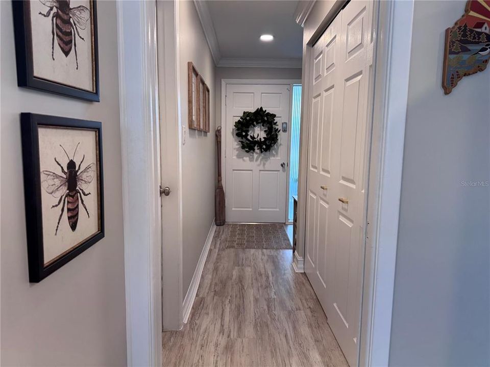 合同活跃: $550,000 (2 贝兹, 2 浴室, 1471 平方英尺)