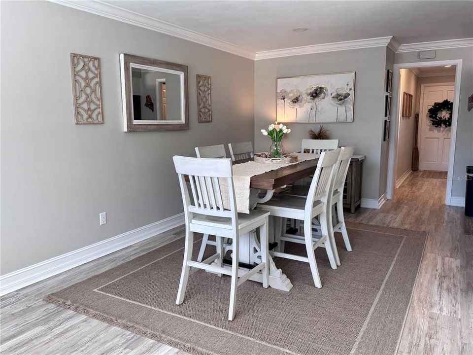 合同活跃: $550,000 (2 贝兹, 2 浴室, 1471 平方英尺)