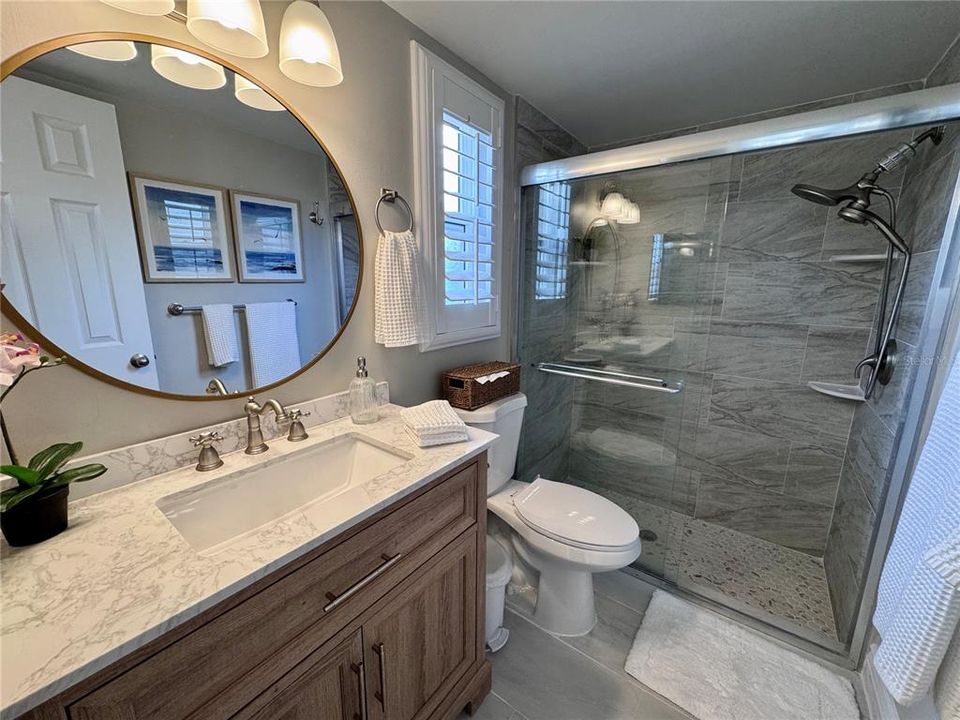 合同活跃: $550,000 (2 贝兹, 2 浴室, 1471 平方英尺)