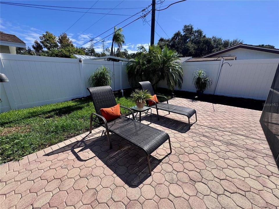 合同活跃: $550,000 (2 贝兹, 2 浴室, 1471 平方英尺)