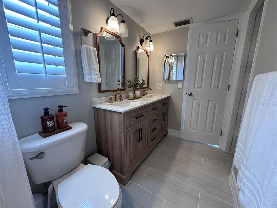 合同活跃: $550,000 (2 贝兹, 2 浴室, 1471 平方英尺)