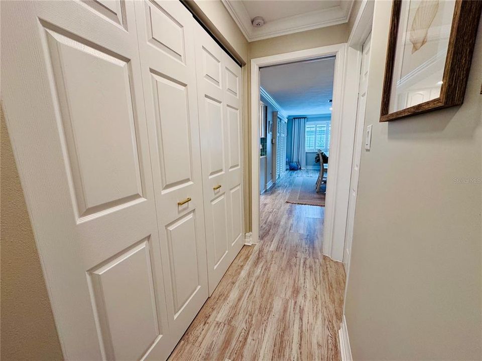 合同活跃: $550,000 (2 贝兹, 2 浴室, 1471 平方英尺)