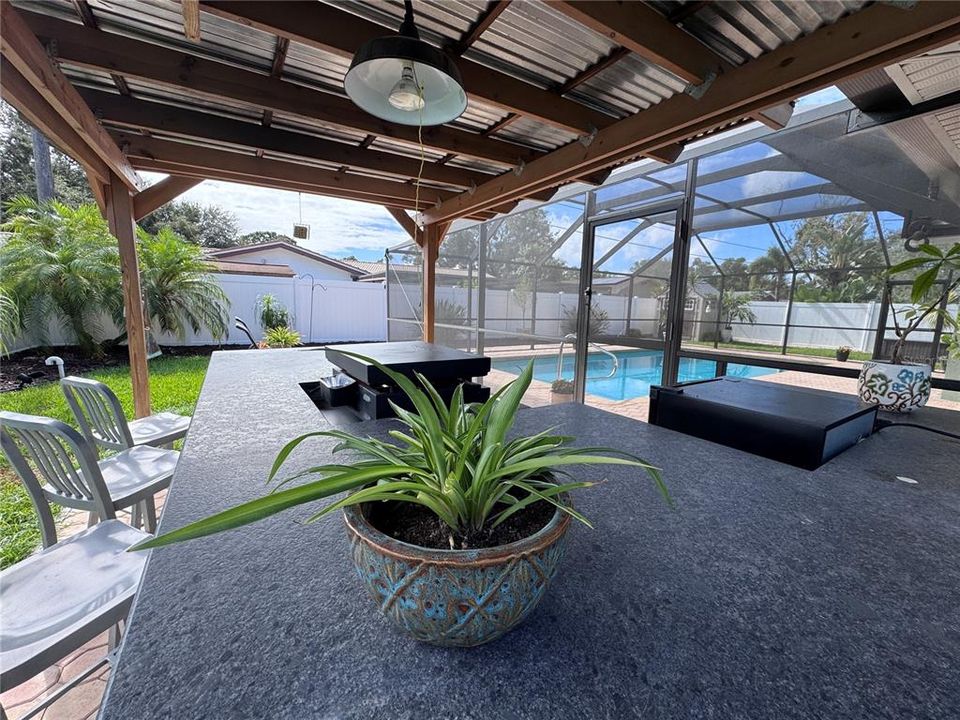 合同活跃: $550,000 (2 贝兹, 2 浴室, 1471 平方英尺)