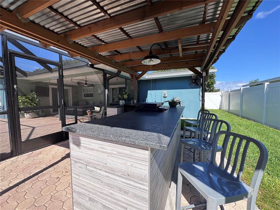 合同活跃: $550,000 (2 贝兹, 2 浴室, 1471 平方英尺)