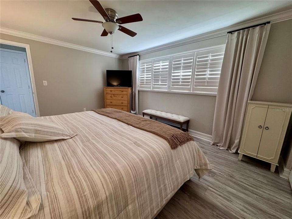 合同活跃: $550,000 (2 贝兹, 2 浴室, 1471 平方英尺)