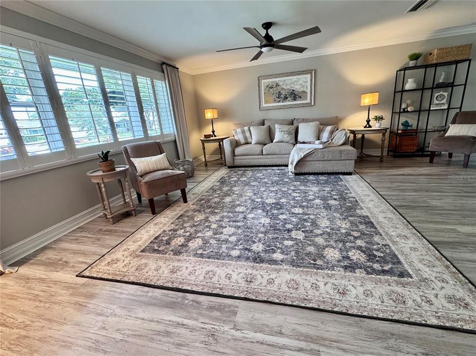 合同活跃: $550,000 (2 贝兹, 2 浴室, 1471 平方英尺)