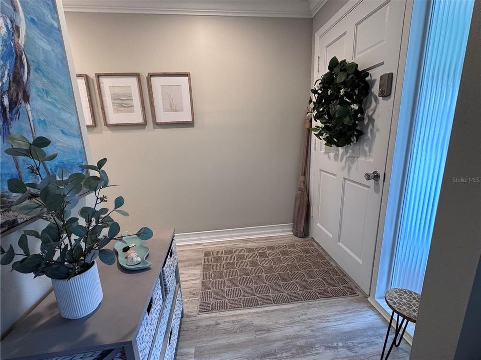 合同活跃: $550,000 (2 贝兹, 2 浴室, 1471 平方英尺)