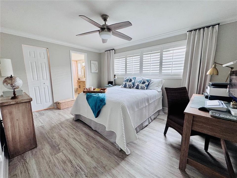 合同活跃: $550,000 (2 贝兹, 2 浴室, 1471 平方英尺)