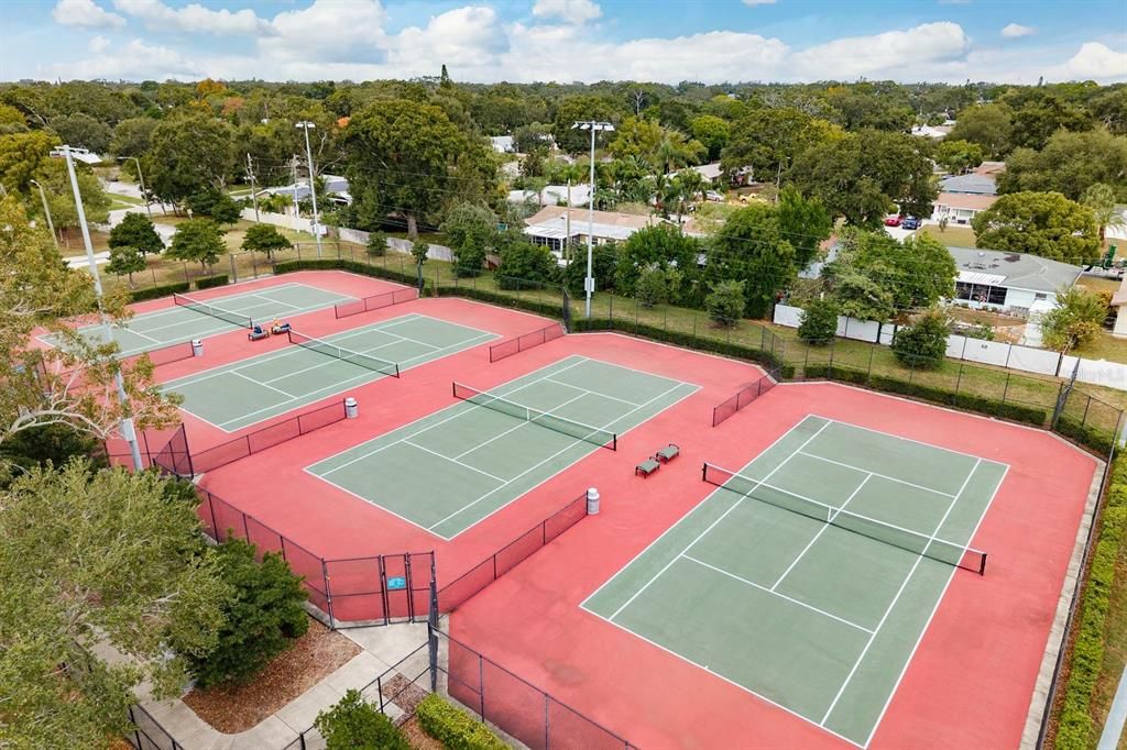 合同活跃: $550,000 (2 贝兹, 2 浴室, 1471 平方英尺)