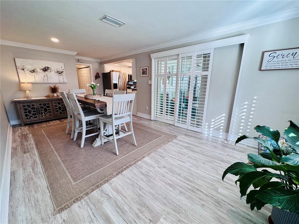 合同活跃: $550,000 (2 贝兹, 2 浴室, 1471 平方英尺)