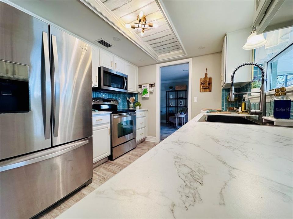 合同活跃: $550,000 (2 贝兹, 2 浴室, 1471 平方英尺)