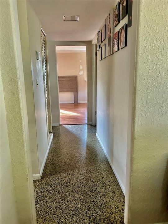 For Sale: $269,900 (3 beds, 1 baths, 984 Square Feet)