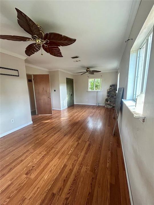 For Sale: $269,900 (3 beds, 1 baths, 984 Square Feet)