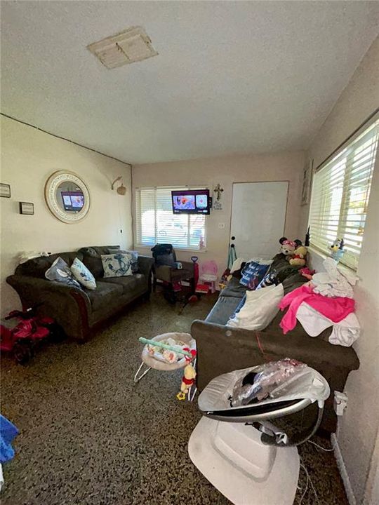 For Sale: $269,900 (3 beds, 1 baths, 984 Square Feet)