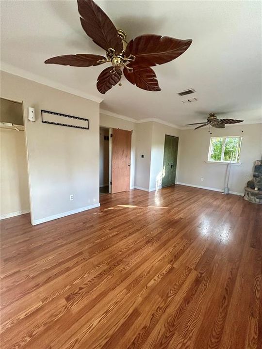 For Sale: $269,900 (3 beds, 1 baths, 984 Square Feet)