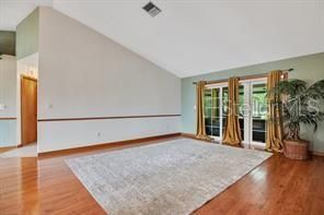 For Rent: $2,100 (3 beds, 2 baths, 2043 Square Feet)