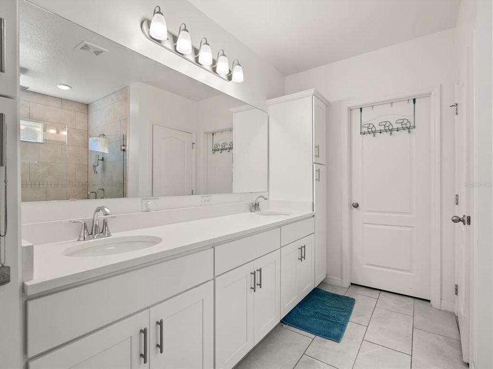 En Venta: $613,500 (4 camas, 3 baños, 2466 Pies cuadrados)