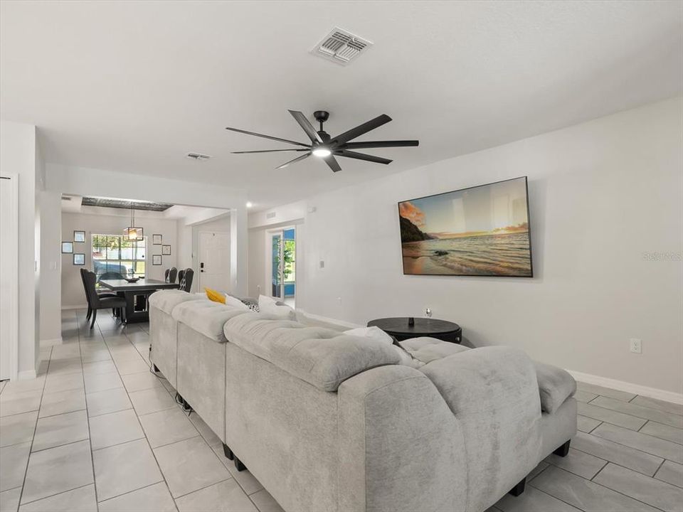 En Venta: $613,500 (4 camas, 3 baños, 2466 Pies cuadrados)