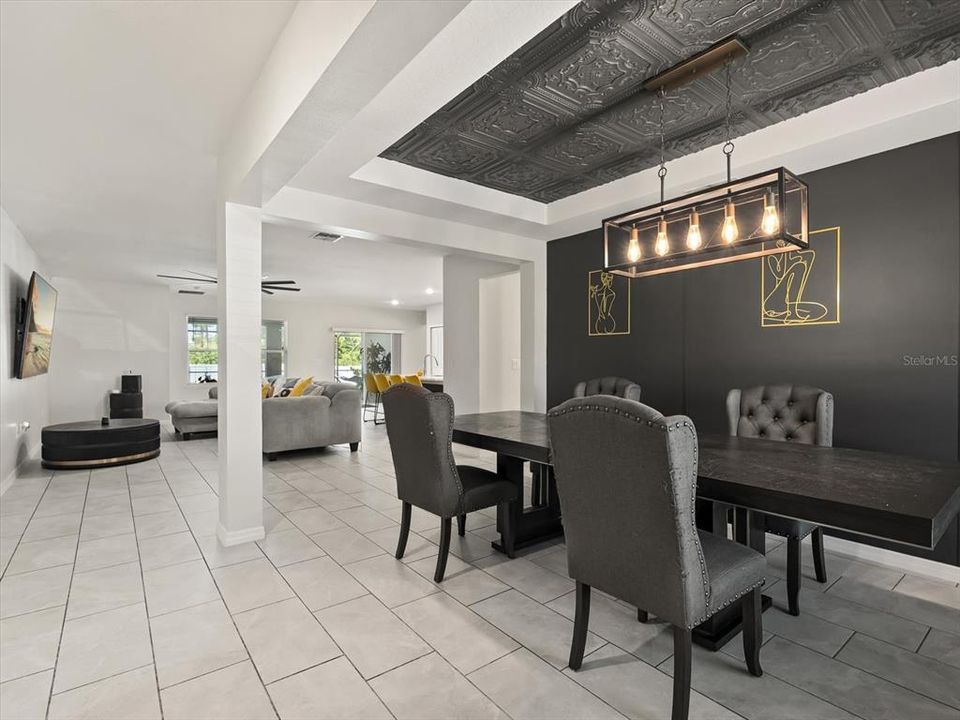 En Venta: $613,500 (4 camas, 3 baños, 2466 Pies cuadrados)