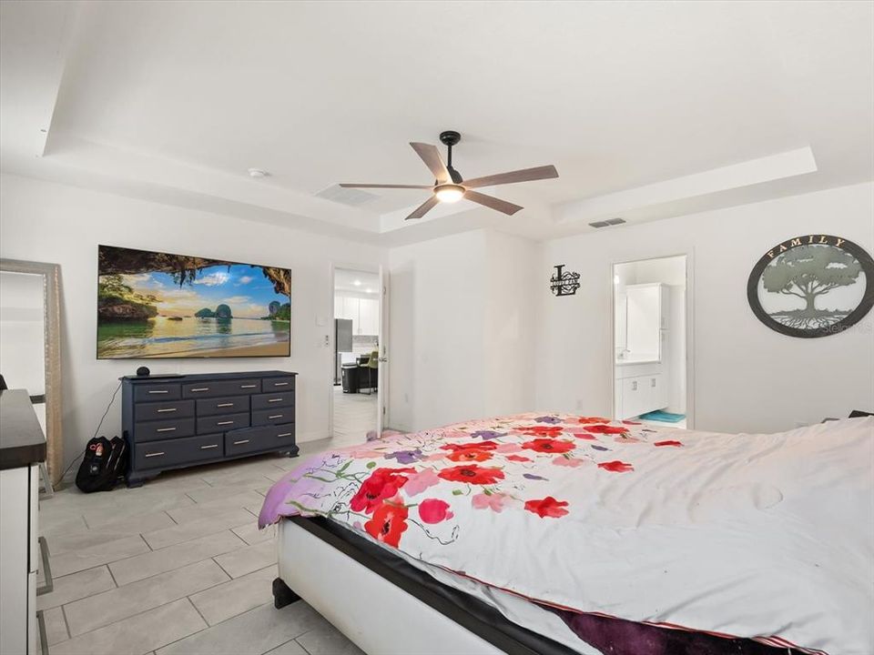 En Venta: $613,500 (4 camas, 3 baños, 2466 Pies cuadrados)