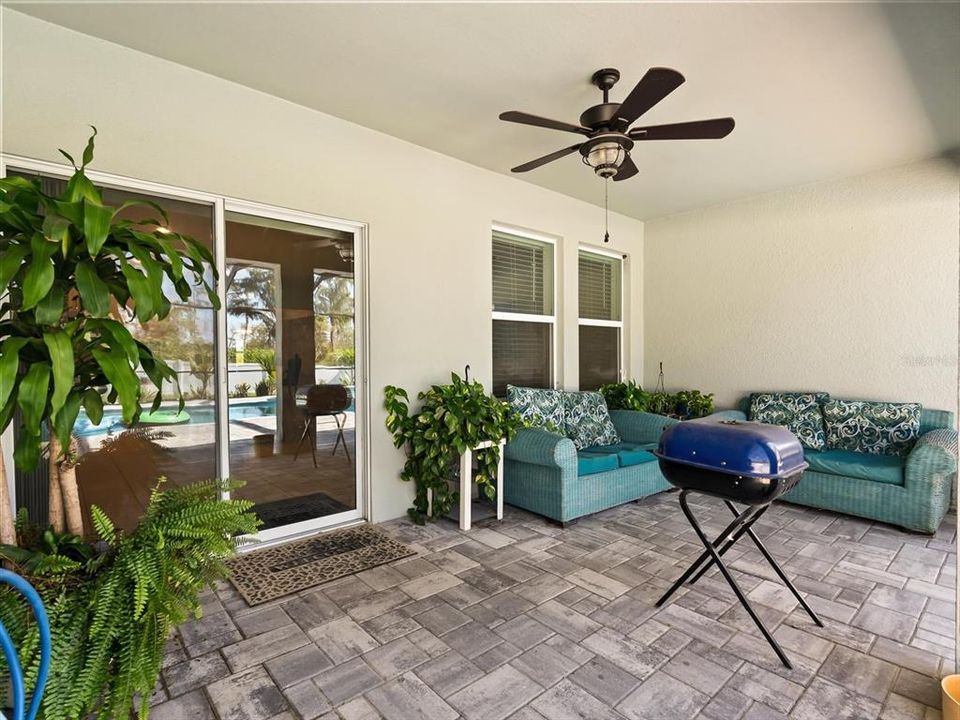 En Venta: $613,500 (4 camas, 3 baños, 2466 Pies cuadrados)