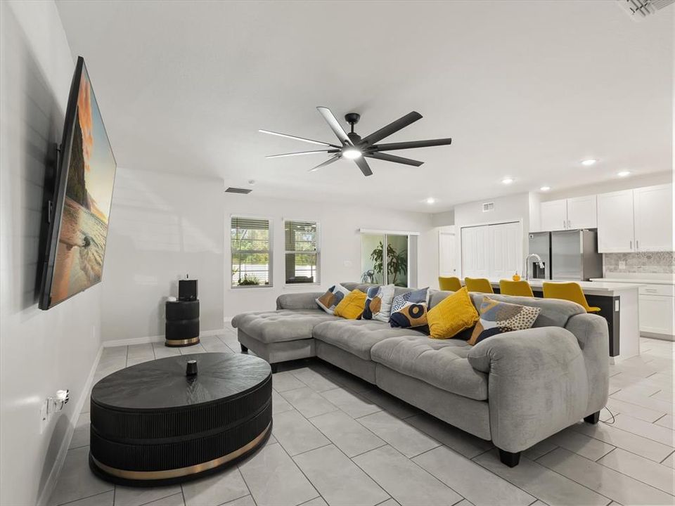 En Venta: $613,500 (4 camas, 3 baños, 2466 Pies cuadrados)