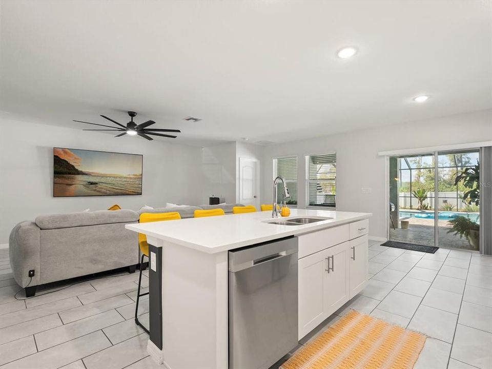 En Venta: $613,500 (4 camas, 3 baños, 2466 Pies cuadrados)