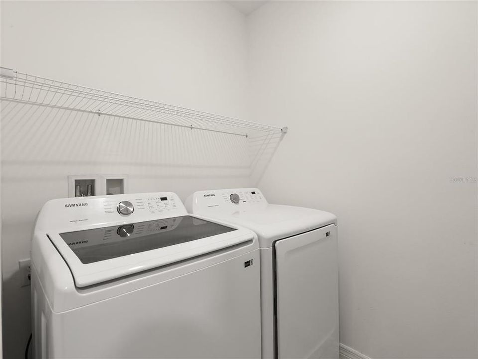 En Venta: $613,500 (4 camas, 3 baños, 2466 Pies cuadrados)