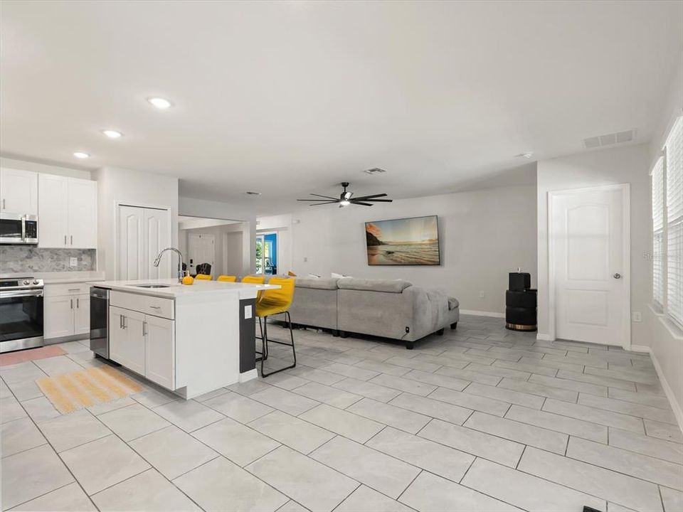 En Venta: $613,500 (4 camas, 3 baños, 2466 Pies cuadrados)