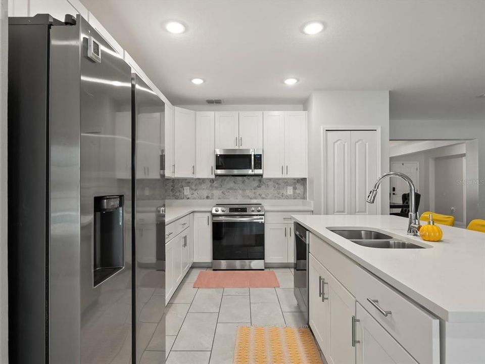 En Venta: $613,500 (4 camas, 3 baños, 2466 Pies cuadrados)