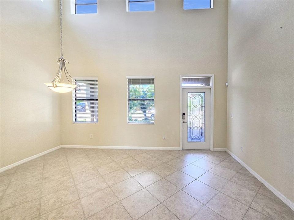 出租: $4,200 (4 贝兹, 3 浴室, 2884 平方英尺)