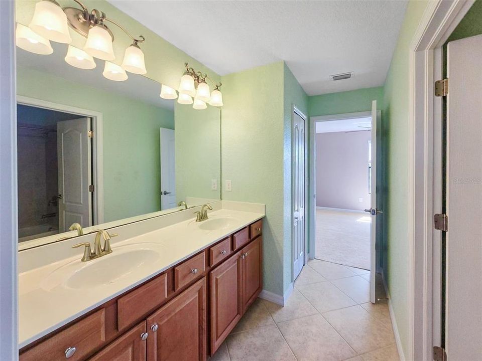 出租: $4,200 (4 贝兹, 3 浴室, 2884 平方英尺)