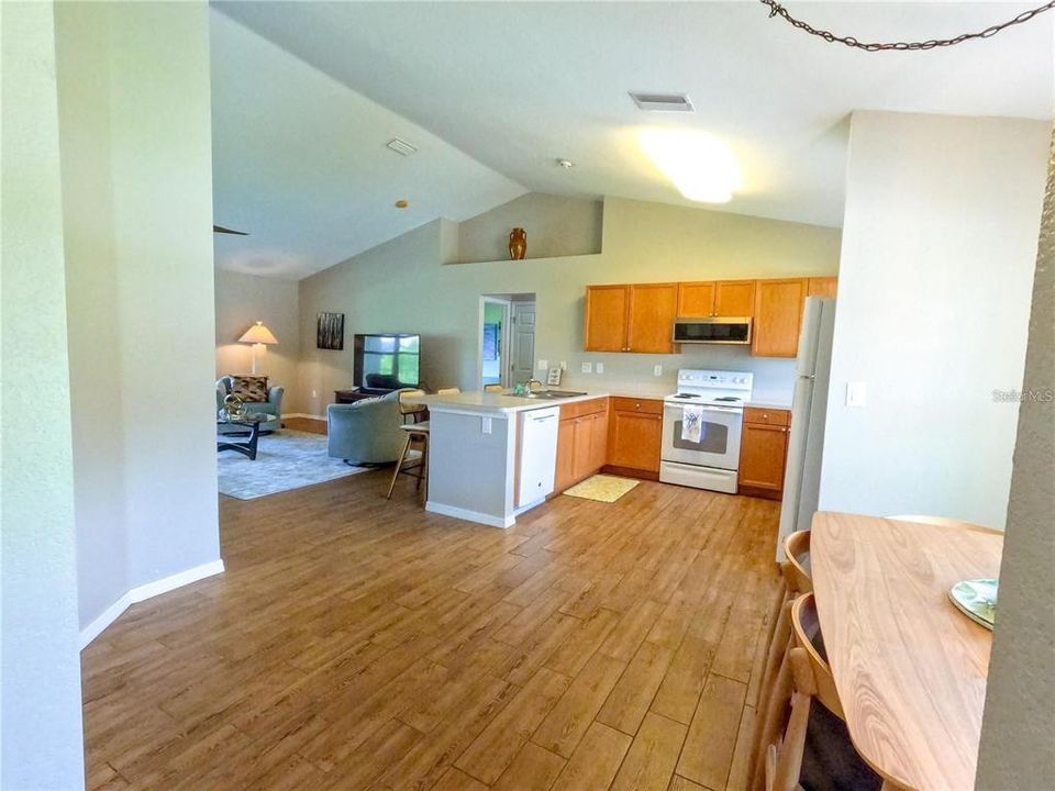 For Rent: $2,400 (3 beds, 2 baths, 1639 Square Feet)
