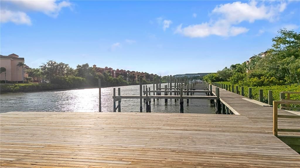 For Sale: $295,000 (2 beds, 2 baths, 1198 Square Feet)