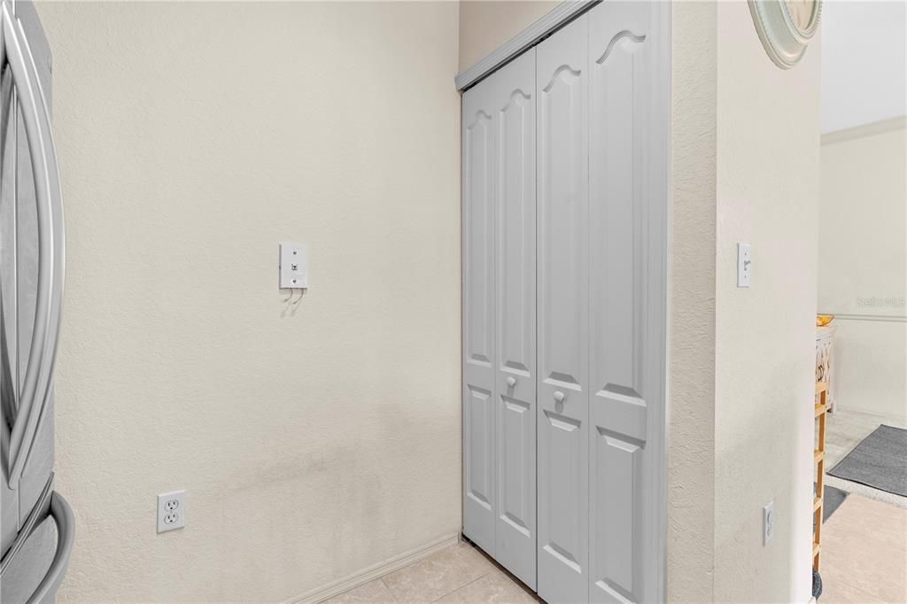 For Sale: $295,000 (2 beds, 2 baths, 1198 Square Feet)