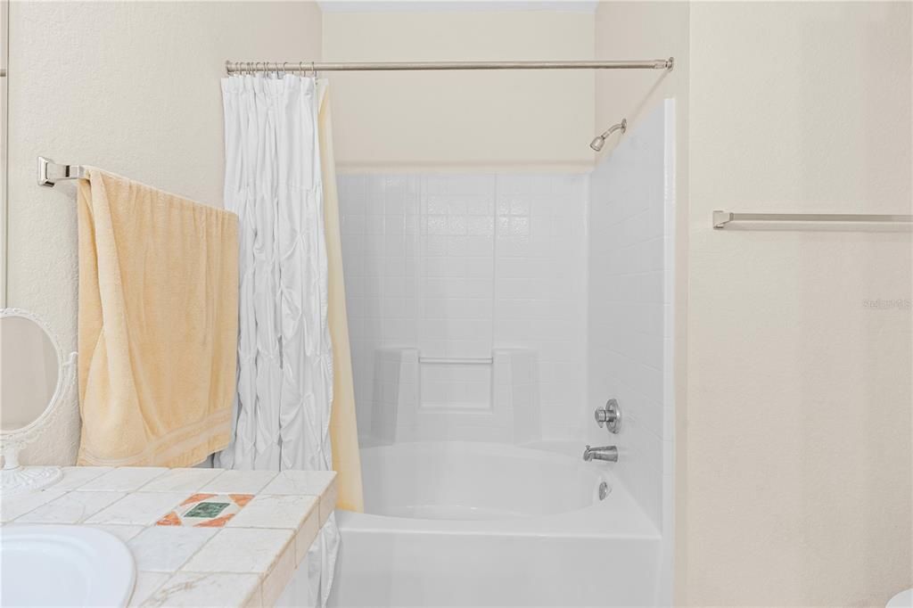 For Sale: $295,000 (2 beds, 2 baths, 1198 Square Feet)