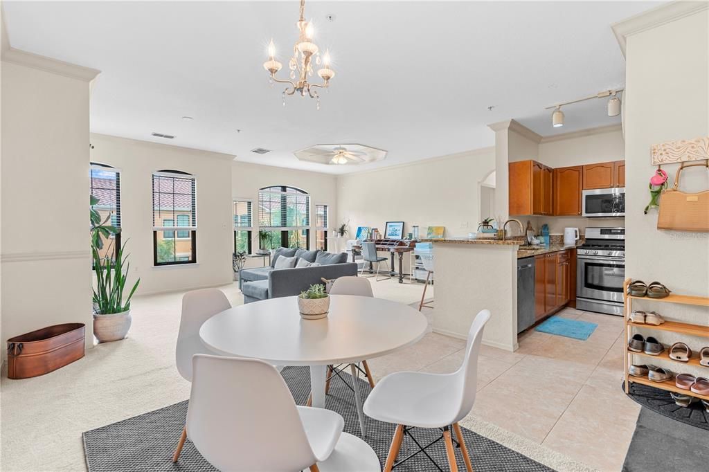 For Sale: $295,000 (2 beds, 2 baths, 1198 Square Feet)