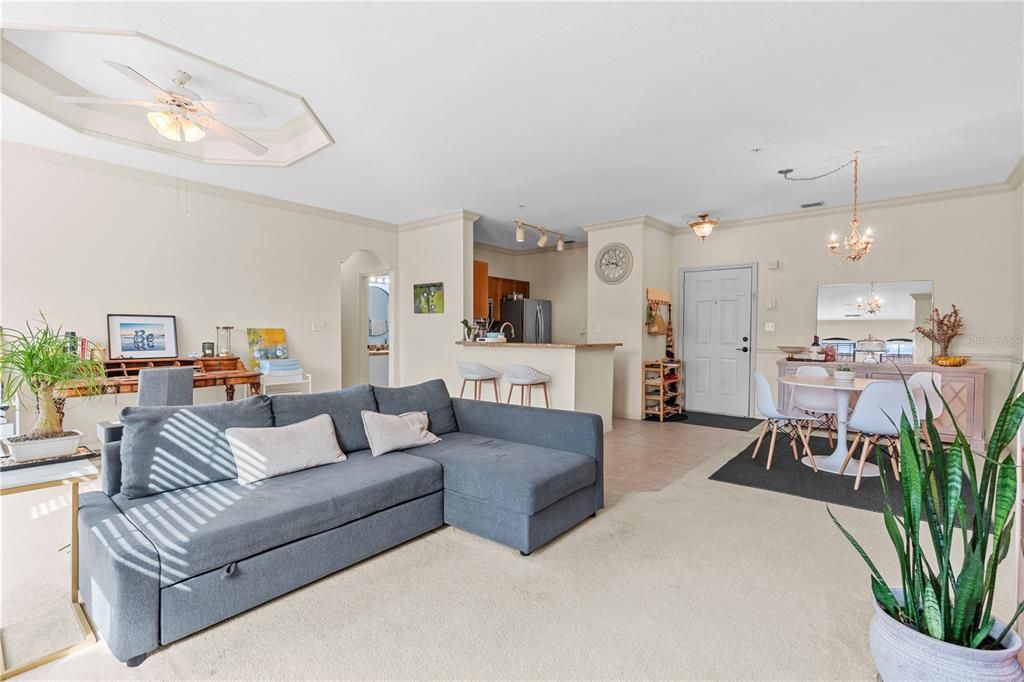 For Sale: $295,000 (2 beds, 2 baths, 1198 Square Feet)