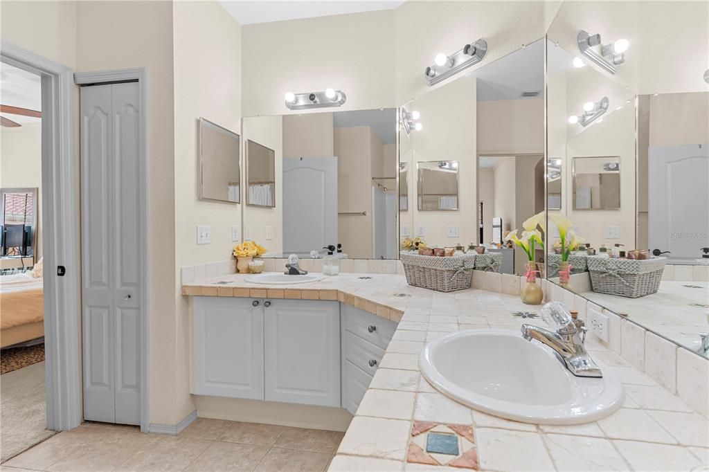 For Sale: $295,000 (2 beds, 2 baths, 1198 Square Feet)