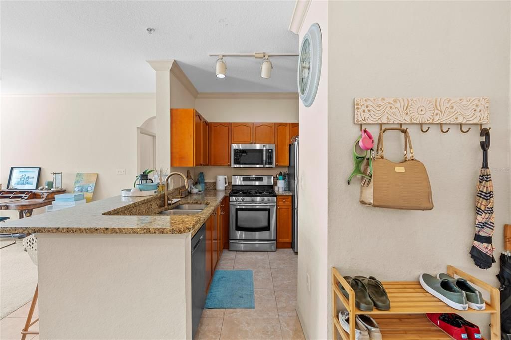 For Sale: $295,000 (2 beds, 2 baths, 1198 Square Feet)