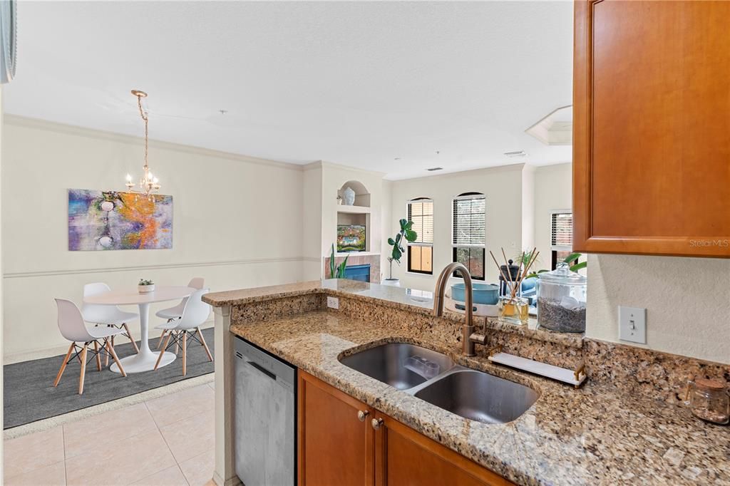 For Sale: $295,000 (2 beds, 2 baths, 1198 Square Feet)