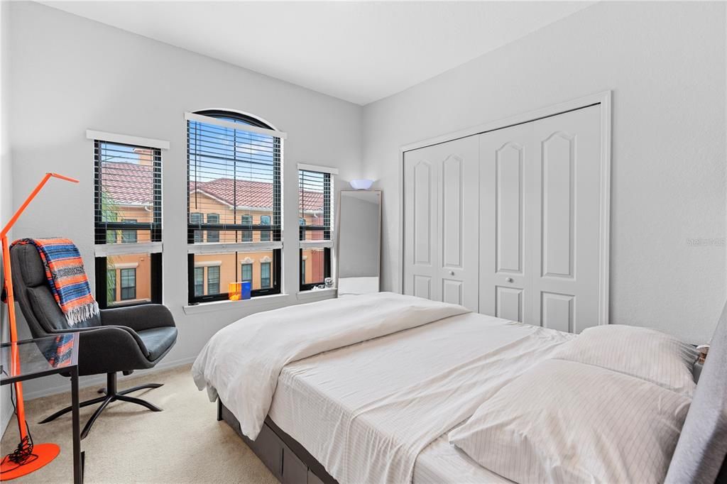 For Sale: $295,000 (2 beds, 2 baths, 1198 Square Feet)