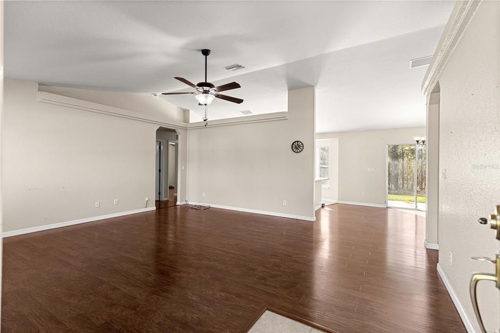 待售: $350,000 (4 贝兹, 2 浴室, 1815 平方英尺)