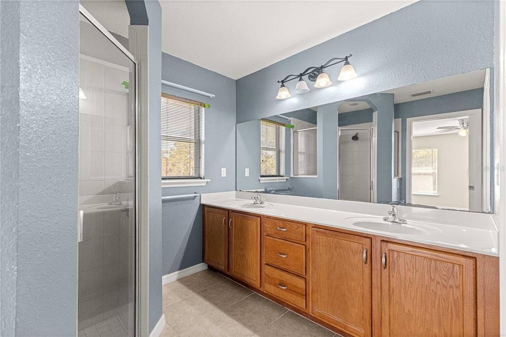 待售: $350,000 (4 贝兹, 2 浴室, 1815 平方英尺)